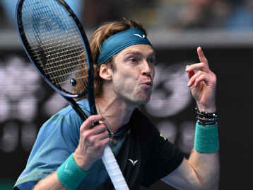 在人员密集 在人员密集