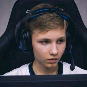 是她在追求 是她在追求